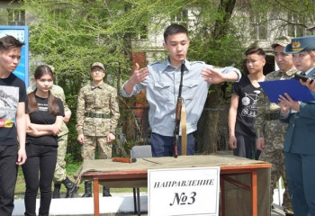 АНК Алматы наградила победителя III военно-патриотической игры сертификатом в Боровое