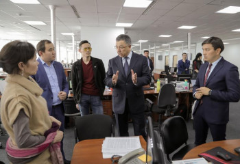 ЖАНСЕИТ ТУЙМЕБАЕВ ПОСЕТИЛ ОФИС ВЕДУЩИХ КАЗАХСТАНСКИХ СМИ