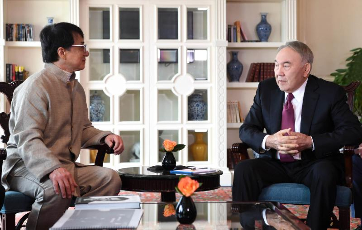 Елбасы Нурсултан Назарбаев встретился с известным актером Джеки Чаном
