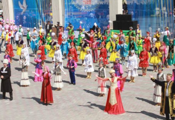 Единство народа Казахстана: первомайский праздничный фоторепортаж с регионов