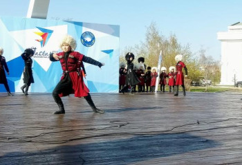 Концерт этнокультурных объединений столичной АНК прошел в студенческом парке