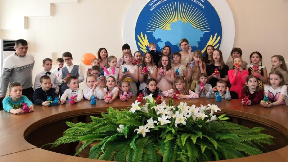 В Петропавловске участники праздника смастерили пасхальных зайцев