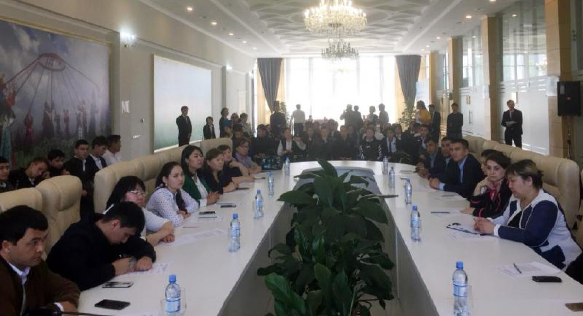 АНК Шымкента и управление образования договорились совместно реализовать восемь молодежных проектов