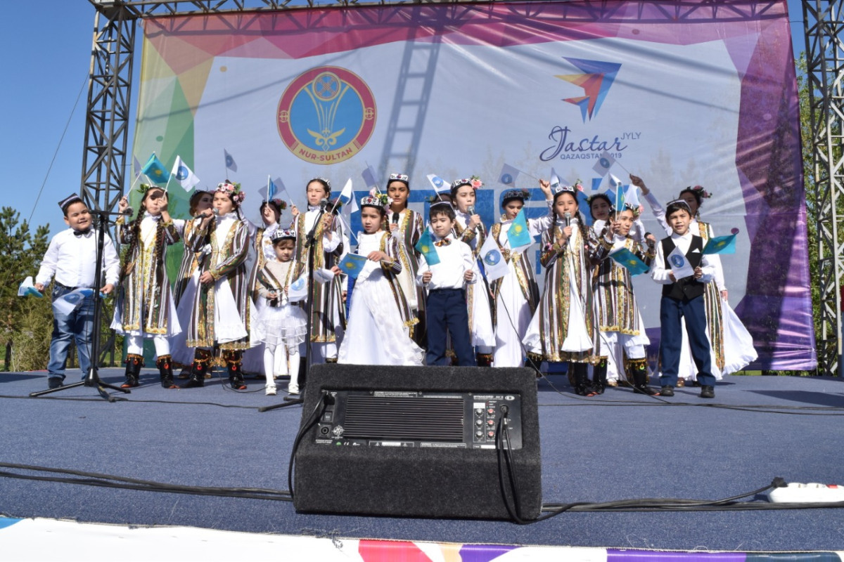 Грузинские, узбекские, польские напевы звучали в столичном парке «Жетісу»