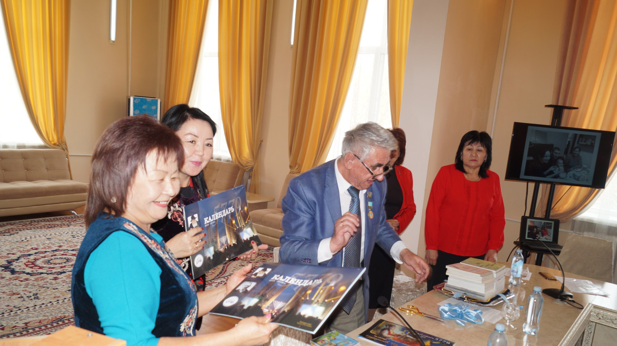 Ассоциация евреев Казахстана передала в дар Жамбылской областной библиотеке книги