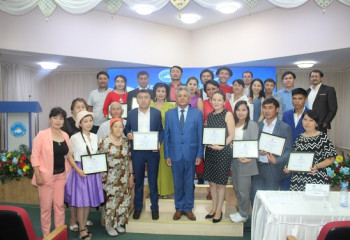 В ТАЛДЫКОРГАНЕ ПРОШЛО СОСТЯЗАНИЕ АКЫНОВ КО ДНЮ СТОЛИЦЫ