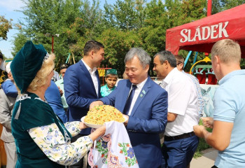 ТАТАРСКИЙ ПРАЗДНИК САБАНТУЙ ОТМЕТИЛИ В УРАЛЬСКЕ