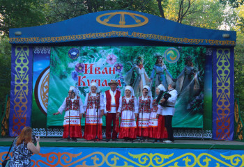Есть поверье, что после Ивана Купалы в водоемах исчезает нечисть