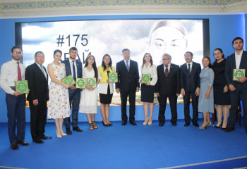   ﻿Ж. Туймебаев в Алматы встретился с участниками эстафеты #Абай175 и посетил выставку уйгурской культуры