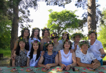 В Петропавловске на День Иван купалы организовали мастер-класс по плетению женских венков