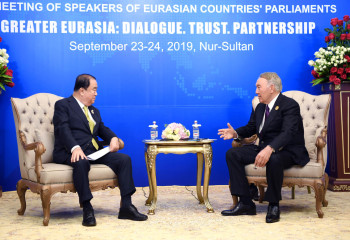 Назарбаев парламентарию Кореи: у нас есть «живой мост»