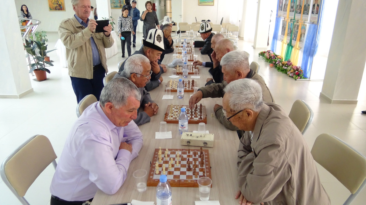 В Актау ветераны соревновались в шахматном турнире