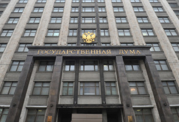 Жансеит Туймебаев вручил зампреду Госдумы Медаль «Единства народа Казахстана»