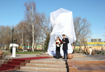 В ВКО увековечили память Жамбыла Жабаева