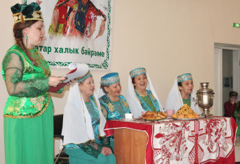 В Усть-Каменогорске отметили веселый татарский праздник белых перьев «Казомэсе»