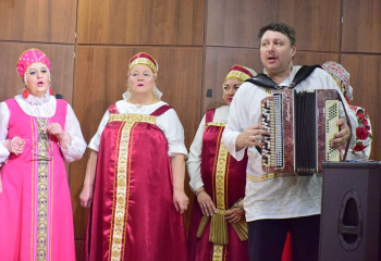 Столичному ансамблю русской песни «Радуга» - 2 года