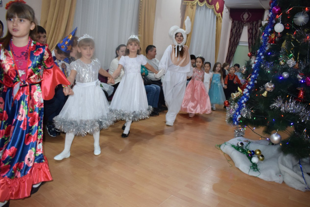 NEW YEAR TREE OF KOSTANAY HOUSE OF FRIENDSHIP IS DECORATED IN ETHNOSTYLE