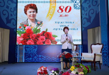 URALSK HONORED ROZA KUZHEKOVA, A LABOUR VETERAN AND MEMBER OF MOTHERS' COUNCIL