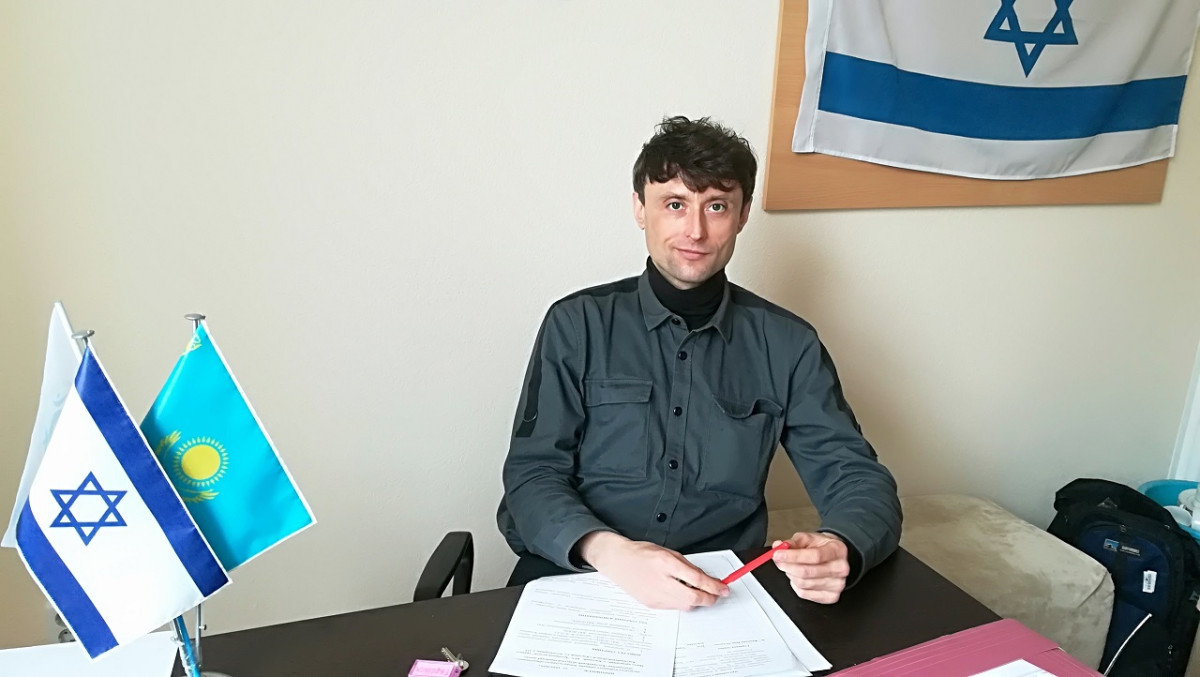 MUSICIAN, LINGUIST AND CHEMIST IN ONE PERSON: KOSTANAY REGIONAL JEWISH CENTRE HAS A NEW CHAIRMAN