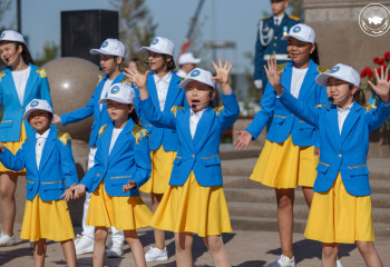 Youth of the capital organized flashmob in honor of Political Repression Victims