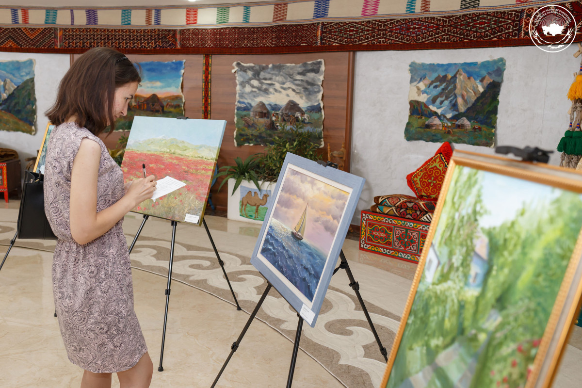 ‘Peaks of Asia’ International Exhibition Held in Friendship House