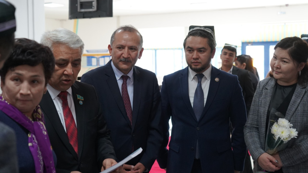 Ambassador of Uzbekistan Presented Books to Sunday School