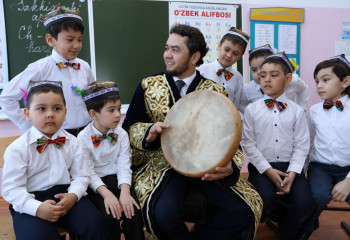 Райимжон Музаффаров: «Зие» өзбек жексенбілік мектебінде оқушылар төрт тілде емін-еркін сөйлеп үйренеді