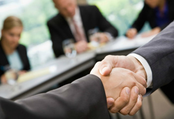 МЕДИАТОР – АДАМДАРДЫ ТАТУЛАСТЫРУШЫ ДЕЛДАЛ