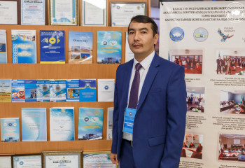 ЖАМБЫЛ ЖҰМАБЕКОВ: ЖАСТАР ЖЫЛЫНДА «ҚАЗАҚТАНУ», «ҚАЗАҚСТАННЫҢ 100 ЖАҢА ЕСІМІ» ЖОБАЛАРЫ АЯСЫНДА МАҢЫЗДЫ ЖОСПАРЛАР ҚҰРЫП ОТЫРМЫЗ