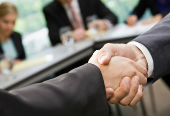 Медиация немесе делдал: Кез келген адам медиатор бола ала ма?