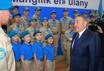 Мемлекет басшысы «Жас сарбаз» қозғалысының тәрбиеленушілерімен кездесу барысында ұлттық рухты қалыптастырып, ел тарихын терең зерттеудің маңыздылығын айрықша атап өтті