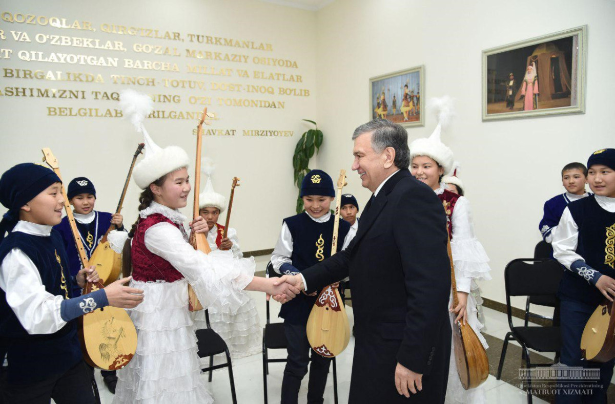 ӨЗБЕКСТАН ПРЕЗИДЕНТІ ӨЗБЕК-ҚАЗАҚ ҰЛТТЫҚ МӘДЕНИ ОРТАЛЫҒЫНА БАРДЫ