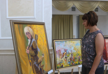 БҰҚАР ЖЫРАУ ҚАЛҚАМАНҰЛЫНЫҢ 350 ЖЫЛДЫҒЫНА ОРАЙ СӘНДІК-ҚОЛДАНБАЛЫ ЖӘНЕ БЕЙНЕЛЕУ ӨНЕРІНІҢ ОБЛЫСТЫҚ КӨРМЕ-КОНКУРСЫ ӨТТІ