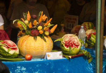 Қостанайда тәжік-өзбек мәдениетінің 15 жылдығына орай қарбыз бен қауындардан жасалған көрме ұйымдастырылды