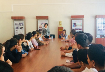 Қызылордада қазақтың алғашқы ілеспе аудармашыларының бірі Камал Әлпейісовамен кездесу өтті