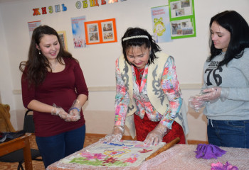 Көкшетаулық студенттер киізден түрлі бұйым жасаудың қыр-сырын меңгерді