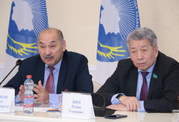 МӘЖІЛІС ДЕПУТАТЫ РОМАН КИМ БҚО ҚХА АКТИВІМЕН КЕЗДЕСТІ