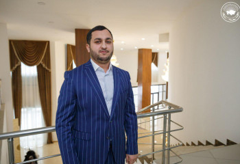 БҮГІН АСТАНА ҚАЛАСЫНЫҢ ТӘЖІК ЭТНОМӘДЕНИ ОРТАЛЫҒЫНЫҢ ТӨРАҒАСЫ АКБАРЖОН ИСМАИЛОВТЫҢ ТУҒАН КҮНІ