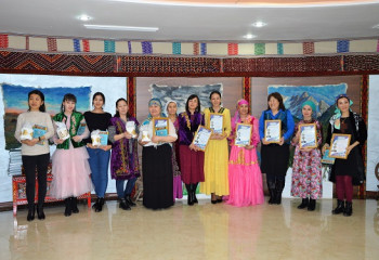 Қолөнер шеберлік сыныбының қатысушыларына сертификат тапсырылды