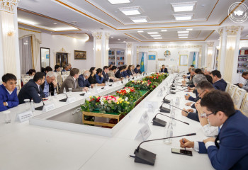 ЖАНСЕЙІТ ТҮЙМЕБАЕВ: САЙЛАУ МЕМЛЕКЕТТІК САЯСАТТЫҢ САБАҚТАСТЫҒЫН РАСТАУҒА МҮМКІНДІК БЕРЕДІ