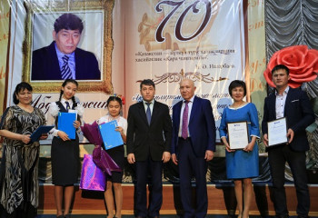 Алматыда ұйғыр ақыны Абдумежит Дөләтовты еске алды