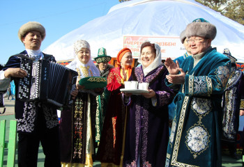 Павлодар облысының ҚХА Қытай мен Монғолиядан көшіп келген қандастарды «Ерулік» жасап қарсы алды