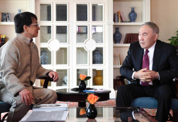 Елбасы Нұрсұлтан Назарбаев белгілі актер Джеки Чанмен кездесті