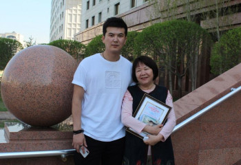 Камал Әлпейісова Табылды Досымов атындағы республикалық қоғамдық қордың алғысына бөленді