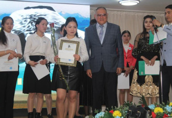 Талдықорған колледжінің студенті Ілияс Жансүгіровтің шығармашылығына арналған байқаудың бас жүлдесін жеңіп алды