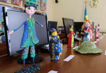 Павлодарда түрлі этностар мен ертегі кейіпкерлерінің бас киімдері, әшекей бұйымдары, киімдері ұсынылған көрме ашылды