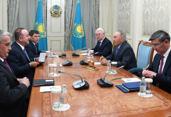 Елбасы Нұрсұлтан Назарбаев Түркия Республикасының Сыртқы істер министрі Мевлют Чавушоглумен кездесті