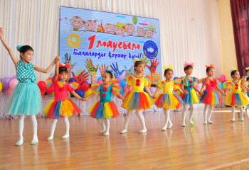 Әрқашан күн сөнбесін: Атырауда бүлдіршіндерді Халықаралық балаларды қорғау күнімен құттықтады