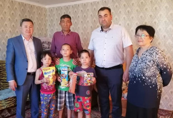 Ақтөбе облысы ҚХА көп балалы және аз қамтылған  отбасыларына көмектесті