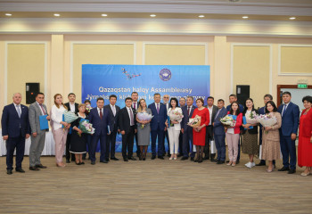 ҚХА БАҚ ӨКІЛДЕРІН ЖУРНАЛИСТЕР КҮНІМЕН ҚҰТТЫҚТАП, БІРҚАТАРЫН МАРАПАТТАДЫ